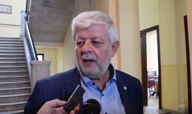 &Pi;&alpha;&upsilon;&lambda;ή&sigmaf;: "&Delta;&epsilon;&nu; &pi;&rho;ό&kappa;&epsilon;&iota;&tau;&alpha;&iota; &nu;&alpha; &delta;&eta;&mu;&iota;&omicron;&upsilon;&rho;&gamma;&eta;&theta;&epsilon;ί &chi;&omega;&mu;&alpha;&tau;&epsilon;&rho;ή &sigma;&tau;&omicron; &Mu;&epsilon;&gamma;&alpha;&beta;&omicron;ύ&nu;&iota;" (vd)