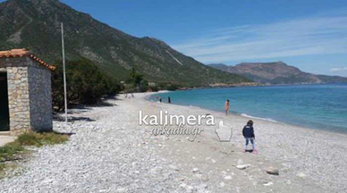 Ξεκίνησαν οι πρώτες βουτιές στις παραλίες της Αρκαδίας!