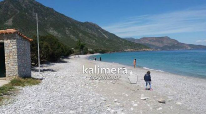 Ξεκίνησαν οι πρώτες βουτιές στις παραλίες της Αρκαδίας!