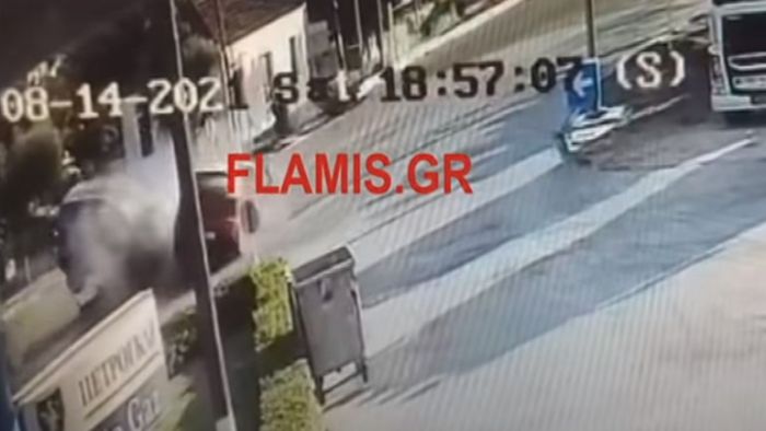 Μετωπική σύγκρουση αυτοκινήτων στην "Πατρών - Πύργου" - Δείτε το βίντεο