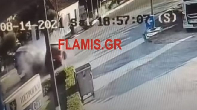 Μετωπική σύγκρουση αυτοκινήτων στην &quot;Πατρών - Πύργου&quot; - Δείτε το βίντεο
