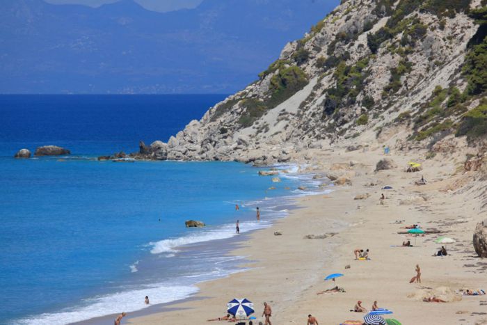 Αυτές είναι οι Ελληνικές παραλίες που κέρδισαν «Γαλάζια Σημαία»!
