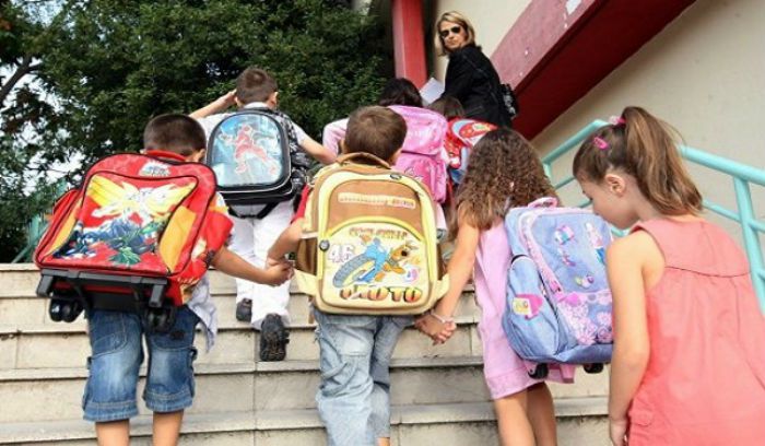 &Epsilon;&rho;&gamma;&alpha;&zeta;ό&mu;&epsilon;&nu;&omicron;&iota; &gamma;&omicron;&nu;&epsilon;ί&sigmaf; | &Tau;&iota; &iota;&sigma;&chi;ύ&epsilon;&iota; &gamma;&iota;&alpha; &tau;&eta;&nu; &laquo;ά&delta;&epsilon;&iota;&alpha; &sigma;&chi;&omicron;&lambda;&iota;&kappa;ή&sigmaf; &pi;&alpha;&rho;&alpha;&kappa;&omicron;&lambda;&omicron;ύ&theta;&eta;&sigma;&eta;&sigmaf;&raquo;