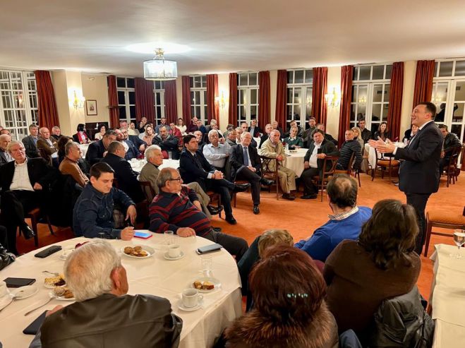 &Sigma;&epsilon; &Alpha;&rho;&kappa;ά&delta;&epsilon;&sigmaf; &tau;&eta;&sigmaf; &Alpha;&rho;&gamma;&omicron;&lambda;ί&delta;&alpha;&sigmaf; &mu;ί&lambda;&eta;&sigma;&epsilon; &omicron; &Kappa;ώ&sigma;&tau;&alpha;&sigmaf; &Beta;&lambda;ά&sigma;&eta;&sigmaf; (&epsilon;&iota;&kappa;ό&nu;&epsilon;&sigmaf;)
