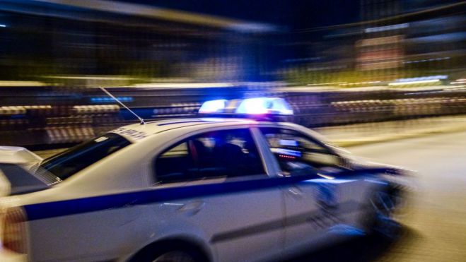 Αρκαδία | Όταν είδε αστυνομικούς, πέταξε μικροποσότητες κάνναβης από το αυτοκίνητο