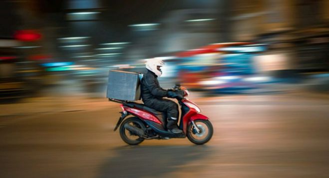&Tau;&rho;ί&pi;&omicron;&lambda;&eta; | &Mu;&eta;&chi;&alpha;&nu;ά&kappa;&iota; έ&pi;&epsilon;&sigma;&epsilon; &pi;ά&nu;&omega; &sigma;&epsilon; &kappa;&omicron;&pi;έ&lambda;&alpha; &sigma;&tau;&eta;&nu; &Pi;&lambda;&alpha;&tau;&epsilon;ί&alpha; Ά&rho;&epsilon;&omega;&sigmaf;