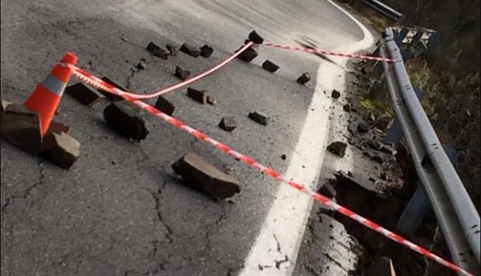 Λαγκάδια | "Έπεσε" τμήμα του δρόμου προς το Λευκοχώρι