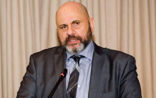 &Kappa;&alpha;&theta;&eta;&gamma;&eta;&tau;ή&sigmaf; &Phi;&alpha;&rho;&mu;&alpha;&kappa;&omicron;&lambda;&omicron;&gamma;ί&alpha;&sigmaf;: "&Omicron; &kappa;. &Tau;&sigma;&iota;ό&delta;&rho;&alpha;&sigmaf; &mu;&alpha;&sigmaf; &delta;ί&nu;&epsilon;&iota; &mu;ί&alpha; &psi;&epsilon;&upsilon;&delta;ή &epsilon;&iota;&kappa;ό&nu;&alpha; &tau;&eta;&sigmaf; &theta;&nu;&eta;&tau;ό&tau;&eta;&tau;&alpha;&sigmaf;, &gamma;&iota;&alpha; &nu;&alpha; &delta;&iota;&kappa;&alpha;&iota;&omicron;&lambda;&omicron;&gamma;ή&sigma;&omicron;&upsilon;&nu; &tau;&alpha; &sigma;&kappa;&lambda;&eta;&rho;ά &mu;έ&tau;&rho;&alpha;"