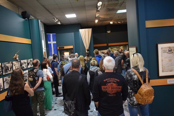 &Tau;&rho;ί&pi;&omicron;&lambda;&eta; | &Epsilon;&kappa;&alpha;&tau;&omicron;&nu;&tau;ά&delta;&epsilon;&sigmaf; &epsilon;&pi;&iota;&sigma;&kappa;έ&psi;&epsilon;&iota;&sigmaf; &sigma;&tau;&omicron; &Pi;&omicron;&lambda;&epsilon;&mu;&iota;&kappa;ό &Mu;&omicron;&upsilon;&sigma;&epsilon;ί&omicron; (&epsilon;&iota;&kappa;ό&nu;&epsilon;&sigmaf;)