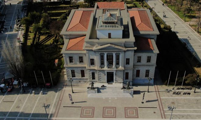 &Eta; &Tau;&rho;ί&pi;&omicron;&lambda;&eta; &theta;έ&lambda;&epsilon;&iota; &pi;&rho;&alpha;&gamma;&mu;&alpha;&tau;&iota;&kappa;ά &nu;έ&omicron; &Delta;&iota;&kappa;&alpha;&sigma;&tau;&iota;&kappa;ό &Mu;έ&gamma;&alpha;&rho;&omicron;; &Kappa;&alpha;&iota; &tau;ό&tau;&epsilon; &gamma;&iota;&alpha;&tau;ί &kappa;ά&theta;&epsilon;&tau;&alpha;&iota; &mu;&epsilon; &sigma;&tau;&alpha;&upsilon;&rho;&omega;&mu;έ&nu;&alpha; &tau;&alpha; &chi;έ&rho;&iota;&alpha;;