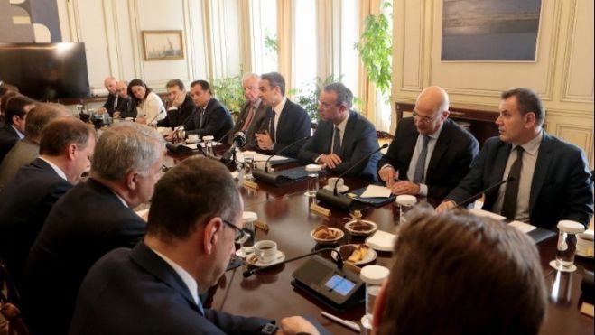 Μητσοτάκης: &quot;Άνανδρο να χτυπούν τους αστυνομικούς και μάλιστα ενώ κοιμούνται&quot;