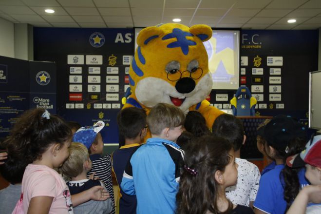 &Tau;&omicron; 9&omicron; &Nu;&eta;&pi;&iota;&alpha;&gamma;&omega;&gamma;&epsilon;ί&omicron; &sigma;&tau;&omicron; &gamma;ή&pi;&epsilon;&delta;&omicron; &tau;&omicron;&upsilon; &Alpha;&sigma;&tau;έ&rho;&alpha;! (vd)