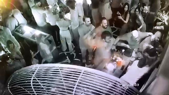 Ά&gamma;&rho;&iota;&omicron; &xi;ύ&lambda;&omicron; &gamma;&iota;&alpha; έ&nu;&alpha; &tau;&rho;&alpha;&pi;έ&zeta;&iota; &sigma;&tau;&eta; &Mu;ύ&kappa;&omicron;&nu;&omicron;!