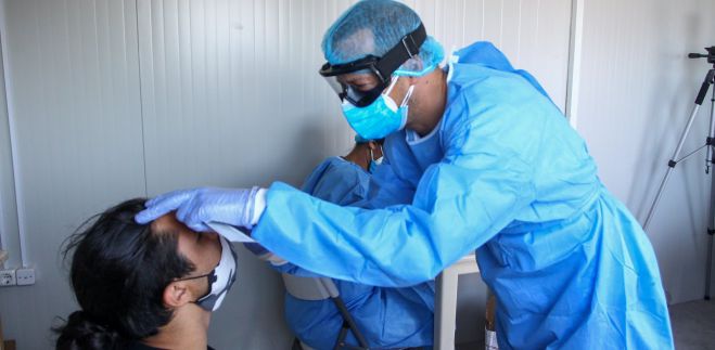 &Theta;ή&beta;&alpha; | &Mu;&iota;&alpha; &kappa;&eta;&delta;&epsilon;ί&alpha; &phi;έ&rho;&nu;&epsilon;&iota; &sigma;&tau;&alpha; &pi;&rho;ό&theta;&upsilon;&rho;&alpha; lockdown 5 &chi;&omega;&rho;&iota;ά - &Pi;&alpha;&rho;&alpha;&beta;&rho;έ&theta;&eta;&kappa;&alpha;&nu; &pi;ά&nu;&omega; &alpha;&pi;ό 200 ά&tau;&omicron;&mu;&alpha;