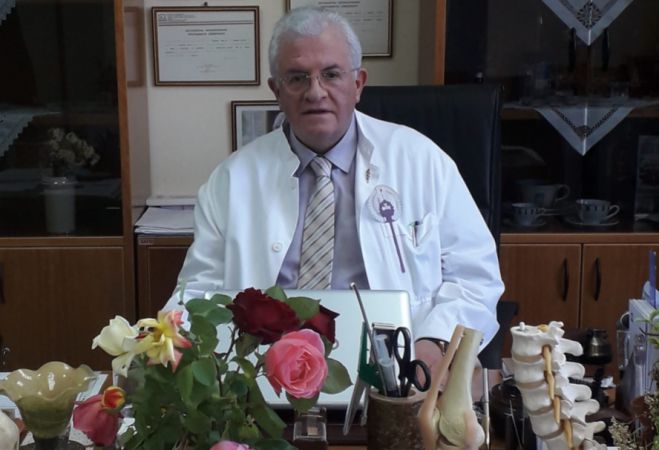 &Beta;&gamma;&alpha;ί&nu;&epsilon;&iota; &alpha;&pi;ό &tau;&omicron; &Nu;&omicron;&sigma;&omicron;&kappa;&omicron;&mu;&epsilon;ί&omicron; &omicron; &gamma;&iota;&alpha;&tau;&rho;ό&sigmaf; &Gamma;&iota;ώ&rho;&gamma;&omicron;&sigmaf; &Kappa;&omicron;ύ&beta;&epsilon;&lambda;&alpha;&sigmaf;