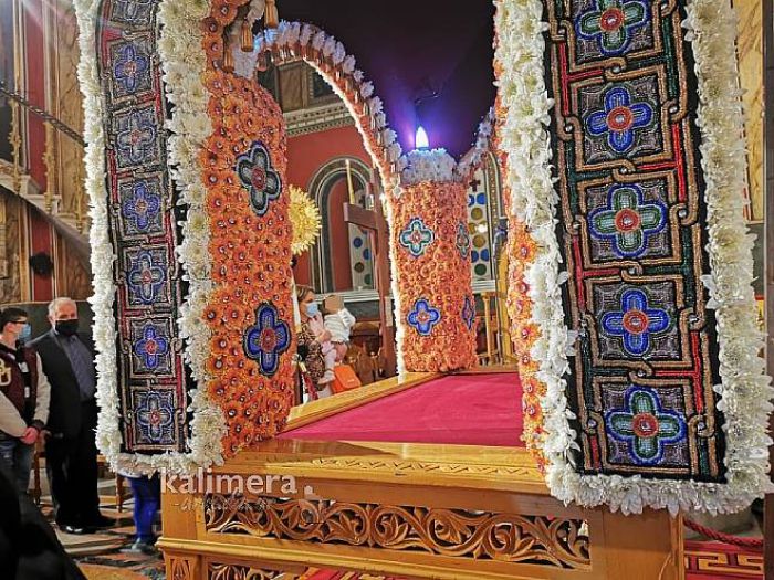 Εκατοντάδες χιλιάδες πέρλες κοσμούν τον Επιτάφιο του Μητροπολιτικού Ναού στην Τρίπολη (εικόνες - βίντεο)