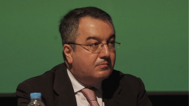 &Mu;ό&sigma;&iota;&alpha;&lambda;&omicron;&sigmaf;: "&Omicron; &kappa;&omicron;&rho;&omega;&nu;&omicron;ϊό&sigmaf; &mu;&epsilon;&tau;&alpha;&delta;ί&delta;&epsilon;&tau;&alpha;&iota; &pi;&iota;&omicron; &epsilon;ύ&kappa;&omicron;&lambda;&alpha; &sigma;&epsilon; &kappa;&lambda;&epsilon;&iota;&sigma;&tau;&omicron;ύ&sigmaf; &chi;ώ&rho;&omicron;&upsilon;&sigmaf;"