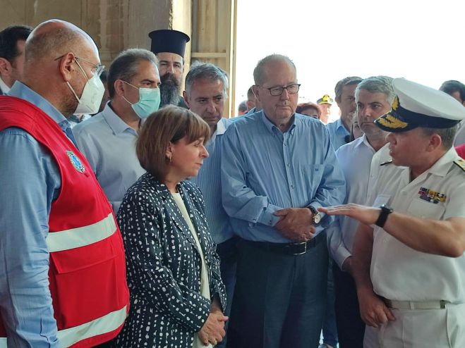 &Kappa;&omega;&nu;&sigma;&tau;&alpha;&nu;&tau;&iota;&nu;ό&pi;&omicron;&upsilon;&lambda;&omicron;&sigmaf;: "&Tau;&rho;&alpha;&gamma;&omega;&delta;ί&alpha; &pi;&omicron;&upsilon; &delta;&epsilon;&nu; &upsilon;&pi;ά&rho;&chi;&omicron;&upsilon;&nu; &lambda;έ&xi;&epsilon;&iota;&sigmaf; &nu;&alpha; &tau;&eta;&nu; &pi;&epsilon;&rho;&iota;&gamma;&rho;ά&psi;&omicron;&upsilon;&mu;&epsilon;"