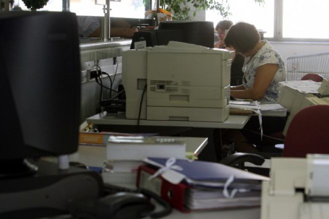 &Mu;&nu;&eta;&mu;ό&nu;&iota;&omicron;: &Mu;&alpha;&chi;&alpha;ί&rho;&iota; &sigma;&tau;&omicron;&upsilon;&sigmaf; &mu;&iota;&sigma;&theta;&omicron;ύ&sigmaf; &delta;&eta;&mu;&omicron;&sigma;ί&omega;&nu; &upsilon;&pi;&alpha;&lambda;&lambda;ή&lambda;&omega;&nu; &kappa;&alpha;&iota; &sigma;&tau;&rho;&alpha;&tau;&iota;&omega;&tau;&iota;&kappa;ώ&nu;!