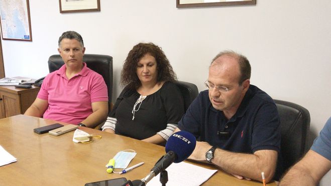 &Mu;&pi;έ&zeta;&omicron;&sigmaf;: "Έ&kappa;&alpha;&nu;&alpha; &alpha;ί&tau;&eta;&sigma;&eta; &pi;&alpha;&rho;&alpha;&mu;&omicron;&nu;ή&sigmaf; &sigma;&tau;&eta; &Delta;&iota;&omicron;ί&kappa;&eta;&sigma;&eta; &tau;&omicron;&upsilon; &Nu;&omicron;&sigma;&omicron;&kappa;&omicron;&mu;&epsilon;ί&omicron;&upsilon; &Kappa;&alpha;&lambda;&alpha;&mu;ά&tau;&alpha;&sigmaf;" (vd)