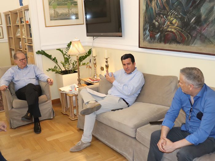 &Pi;&epsilon;&rho;&iota;&phi;έ&rho;&epsilon;&iota;&alpha; | 15.000 &euro; &gamma;&iota;&alpha; &tau;&iota;&sigmaf; &epsilon;&kappa;&delta;&eta;&lambda;ώ&sigma;&epsilon;&iota;&sigmaf; &sigma;&tau;&eta; &Nu;ό&tau;&iota;&alpha; &Kappa;&upsilon;&nu;&omicron;&upsilon;&rho;ί&alpha;