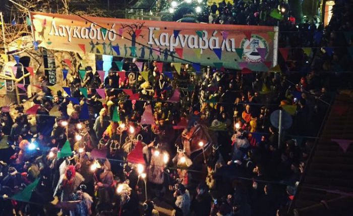Χιλιάδες κόσμου και απίστευτο θέαμα στο Λαγκαδινό Καρναβάλι! (vd)
