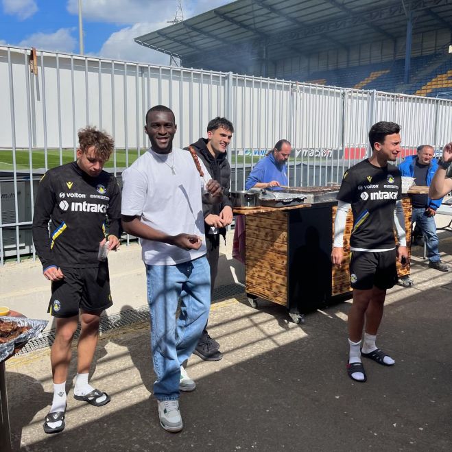 &Tau;&omicron; "&tau;&sigma;ί&kappa;&nu;&iota;&sigma;&alpha;&nu;" &sigma;&tau;&omicron;&nu; &Alpha;&sigma;&tau;έ&rho;&alpha;! (&epsilon;&iota;&kappa;ό&nu;&epsilon;&sigmaf;)