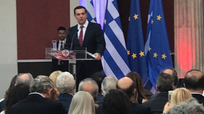 LIVE | Τσίπρας: &quot;Η Ελλάδα γυρίζει σήμερα σελίδα, τέλος στα μνημόνια και τη λιτότητα&quot;