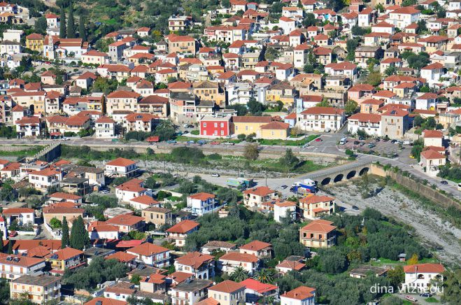 Το παραδοσιακό χρώμα του Λεωνιδίου και ο τότε Δήμαρχος του, Στυλιανός Μερικάκης (1959 μέχρι και το 1978)