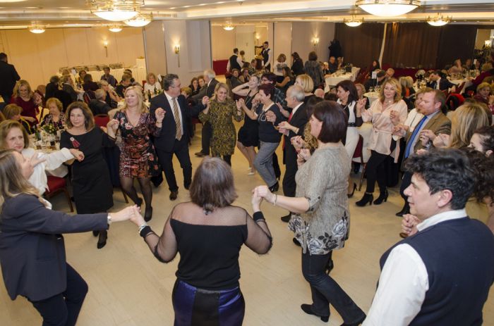 &Omicron;&iota; &Alpha;&rho;&kappa;ά&delta;&epsilon;&sigmaf; &Zeta;&omega;&gamma;&rho;ά&phi;&omicron;&upsilon; έ&kappa;&omicron;&psi;&alpha;&nu; &pi;ί&tau;&alpha; &kappa;&alpha;&iota; &chi;ό&rho;&epsilon;&psi;&alpha;&nu;! (&epsilon;&iota;&kappa;ό&nu;&epsilon;&sigmaf;)