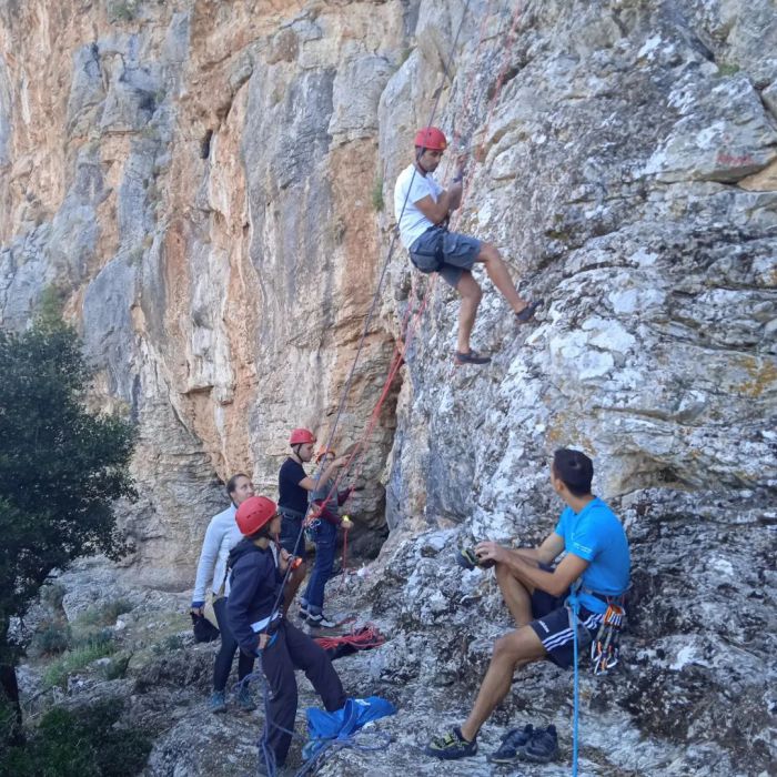 Αναρριχητική εξόρμηση στα βράχια της Νεστάνης με τον ΕΟΣ Τρίπολης (εικόνες)