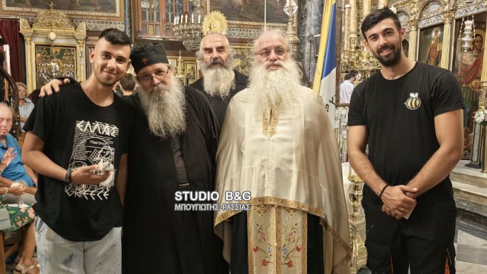 &Nu;&alpha;ύ&pi;&lambda;&iota;&omicron; | &Delta;&upsilon;&omicron; &nu;&epsilon;&alpha;&rho;&omicron;ί Έ&lambda;&lambda;&eta;&nu;&epsilon;&sigmaf; &Mu;&omicron;&upsilon;&sigma;&omicron;&upsilon;&lambda;&mu;ά&nu;&omicron;&iota; &beta;&alpha;&pi;&tau;ί&zeta;&omicron;&nu;&tau;&alpha;&iota; &Chi;&rho;&iota;&sigma;&tau;&iota;&alpha;&nu;&omicron;ί