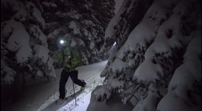 Εντυπωσιακό βίντεο με βραδινή χιονοδρομία στο Μαίναλο! (vd)