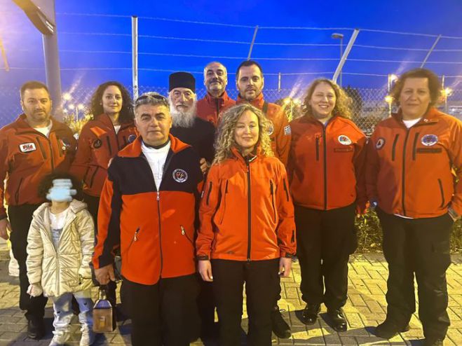 Ελληνική Ομάδα Διάσωσης | Μετέφερε το Άγιο Φως στην Αρκαδία με τελικό προορισμός τις Βάρσες