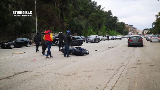 &Tau;&rho;&omicron;&chi;&alpha;ί&omicron; &sigma;&tau;&omicron; &Nu;&alpha;ύ&pi;&lambda;&iota;&omicron; - &Sigma;ύ&gamma;&kappa;&rho;&omicron;&upsilon;&sigma;&eta; &alpha;&upsilon;&tau;&omicron;&kappa;&iota;&nu;ή&tau;&omicron;&upsilon; &mu;&epsilon; &mu;&eta;&chi;&alpha;&nu;ή