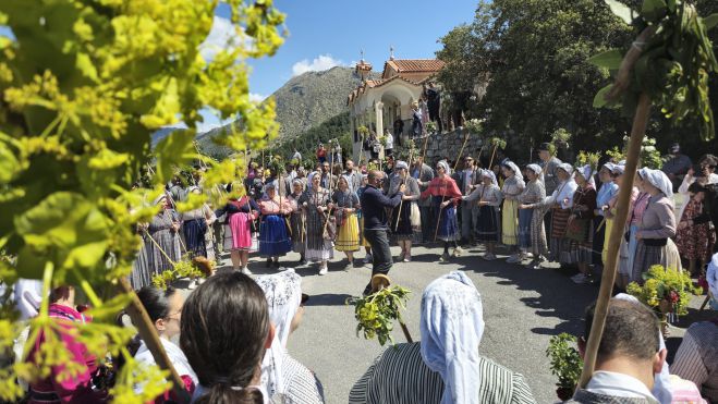 &Alpha;&nu;&alpha;&beta;ί&omega;&sigma;&epsilon; &kappa;&alpha;&iota; &phi;έ&tau;&omicron;&sigmaf; &tau;&omicron; έ&theta;&iota;&mu;&omicron; &tau;&omicron;&upsilon; Ά&iota; &Gamma;&iota;ώ&rho;&gamma;&eta; &sigma;&tau;&eta; &Nu;&epsilon;&sigma;&tau;ά&nu;&eta; (&epsilon;&iota;&kappa;ό&nu;&epsilon;&sigmaf; - &beta;ί&nu;&tau;&epsilon;&omicron;)
