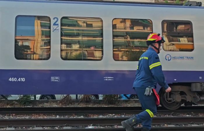 Τραγωδία | Συρμός του Προαστιακού παρέσυρε και διαμέλισε πεζό (vd)