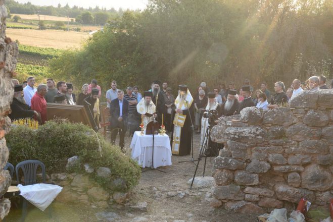 Άρχισαν οι εργασίες στην Κόκκινη Εκκλησιά, στου Λουκά (εικόνες)