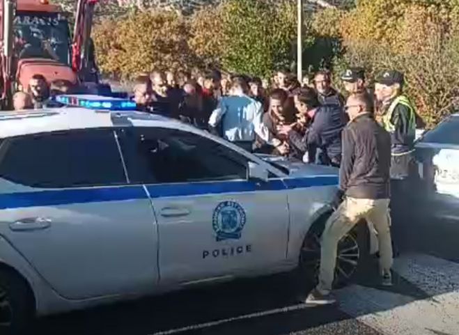 Αγρότες ταρακούνησαν περιπολικά στη Νεστάνη! (vd)