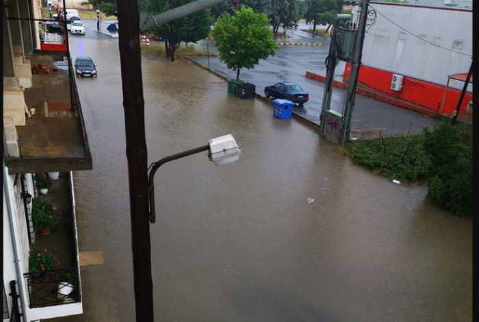 Τρίπολη | Η πλημμυρισμένη οδός &quot;Ναυαρίνου&quot;