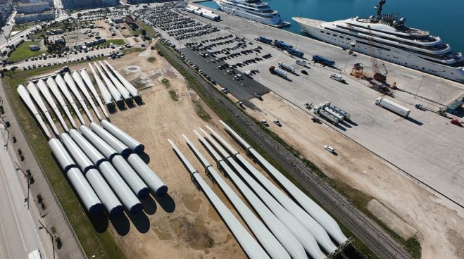 &Mu;&epsilon; &kappa;&omicron;&mu;&mu;ά&tau;&iota;&alpha; &alpha;&nu;&epsilon;&mu;&omicron;&gamma;&epsilon;&nu;&nu;&eta;&tau;&rho;&iota;ώ&nu; &gamma;έ&mu;&iota;&sigma;&epsilon; &tau;&omicron; &Lambda;&iota;&mu;ά&nu;&iota; &tau;&omicron;&upsilon; &Nu;&alpha;&upsilon;&pi;&lambda;ί&omicron;&upsilon; (vd)