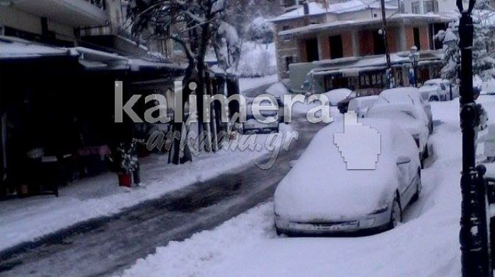 Σκέπασε τα αυτοκίνητα το χιόνι στον Άγιο Πέτρο Κυνουρίας! (εικόνες)