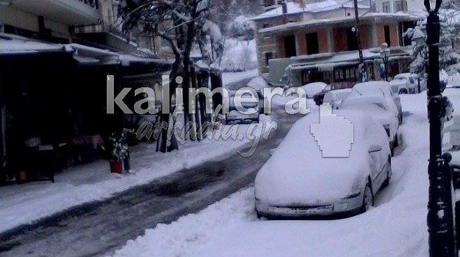 Σκέπασε τα αυτοκίνητα το χιόνι στον Άγιο Πέτρο Κυνουρίας! (εικόνες)