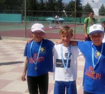 &Tau;έ&nu;&iota;&sigmaf; - &Sigma;&tau;&eta;&nu; &tau;&rho;ί&tau;&eta; &theta;έ&sigma;&eta; &tau;&alpha; 10ά&rho;&iota;&alpha; &tau;&omicron;&upsilon; &Omicron;&mu;ί&lambda;&omicron;&upsilon; &tau;&eta;&sigmaf; &Alpha;&Epsilon;&Kappa;