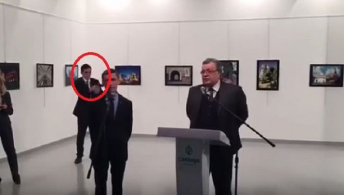 Νέο συγκλονιστικό βίντεο από τη δολοφονία του Ρώσου πρέσβη (vd)