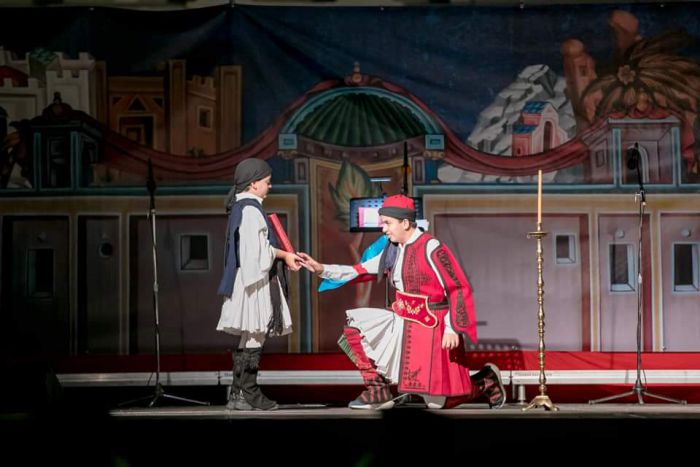 "&Alpha;&pi;ό &tau;&eta;&nu; Ά&lambda;&omega;&sigma;&eta; &tau;&eta;&sigmaf; &Pi;ό&lambda;&eta;&sigmaf; &sigma;&tau;&eta;&nu; Ά&lambda;&omega;&sigma;&eta; &tau;&eta;&sigmaf; &Tau;&rho;&iota;&pi;&omicron;&lambda;&iota;&tau;&sigma;ά&sigmaf;" (&epsilon;&iota;&kappa;ό&nu;&epsilon;&sigmaf;)