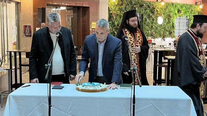 Κοπή πίτας εργαζομένων Δήμου Τρίπολης | Τζιούμης: "Συνεχίζουμε με τους συνεργάτες - εργαζόμενους του Δήμου μας, την άριστη συνεργασία" (vd)