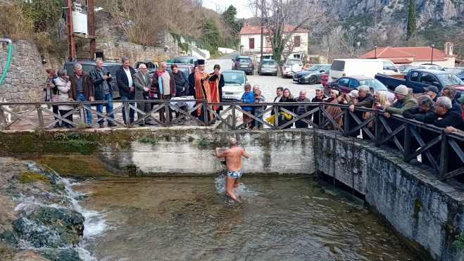 Πλάτανος Κυνουρίας | Αγιάστηκαν τα ύδατα στον Βρασιάτη ποταμό (εικόνες - βίντεο)