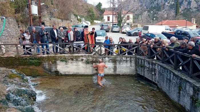 Πλάτανος Κυνουρίας | Αγιάστηκαν τα ύδατα στον Βρασιάτη ποταμό (εικόνες - βίντεο)