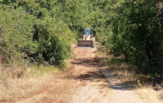 Βατός ο αγροτικός δρόμος Πετροβούνι - Λυκόσουρα - Ίσαρι (εικόνες)